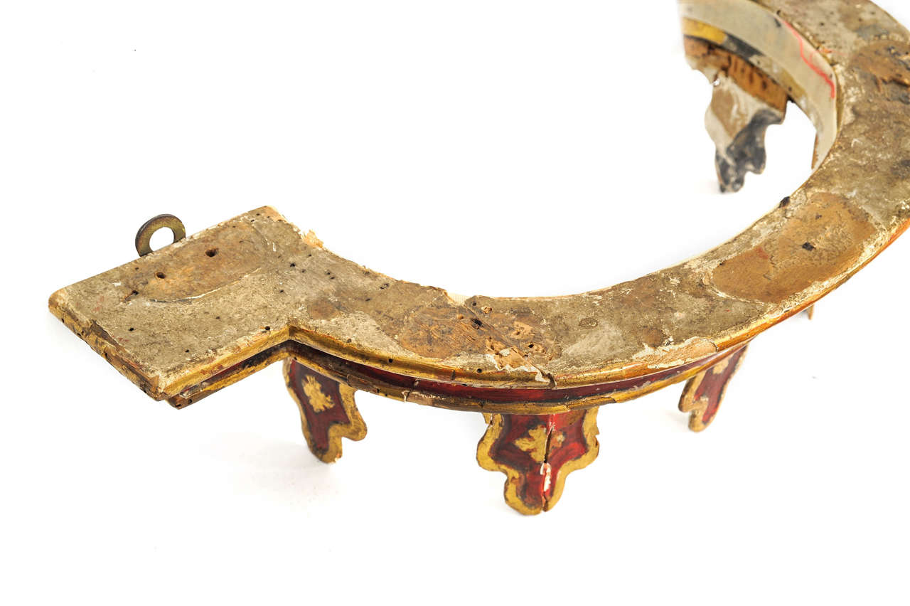 17th Century Italian Lacquered and Gilded Bed Corona In Good Condition For Sale In Milan, IT